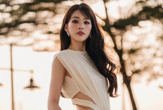 Fan trầm trồ thiết kế cut-out giúp Hoa hậu Tiểu Vy khoe 'thắt đáy lưng ong' gợi cảm