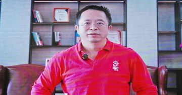 Học sinh nghịch ngợm về trường cũ tặng gần 400 tỷ đồng, phát biểu xúc động