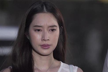 Nghe tiếng nước xả lúc 2 giờ sáng, tôi lén nhìn qua khe cửa nhà tắm rồi gục xuống khóc nức nở vì hành động của chồng