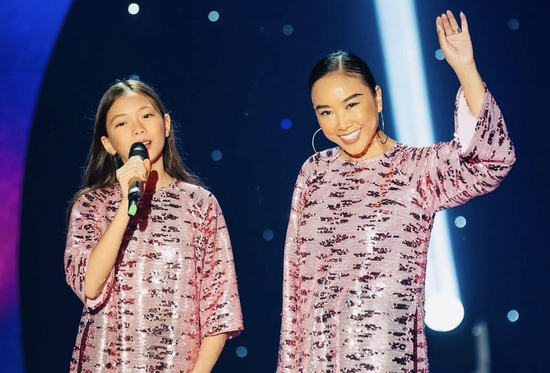 Con gái lai của Đoan Trang sở hữu nhiều năng khiếu nghệ thuật, thạo 3 thứ tiếng