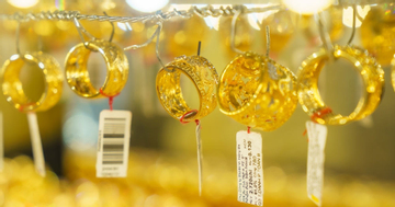 Giá vàng hôm nay 15/4/2026: Vàng thế giới tăng phi mã, SJC và nhẫn trơn tăng 'bốc đầu'