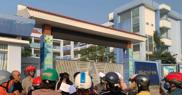 Giáo viên tiểu học ở TPHCM phạt học sinh tự chích kim tiêm vào tay