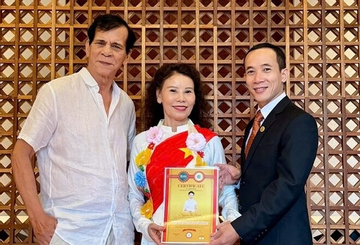 Mẹ Hồ Ngọc Hà khoe tin vui ở tuổi hưu