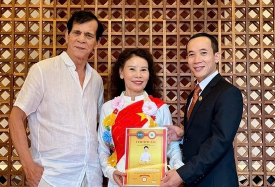 Mẹ Hồ Ngọc Hà khoe tin vui ở tuổi hưu