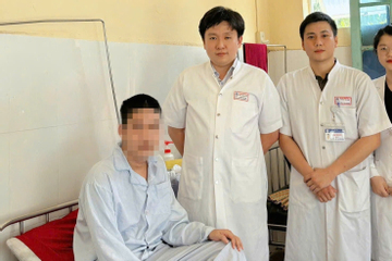 Nam thanh niên tự nuốt 3 bàn chải đánh răng vào bụng