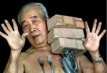 Bí ẩn dị nhân có khả năng hút kim loại khiến thế giới sửng sốt