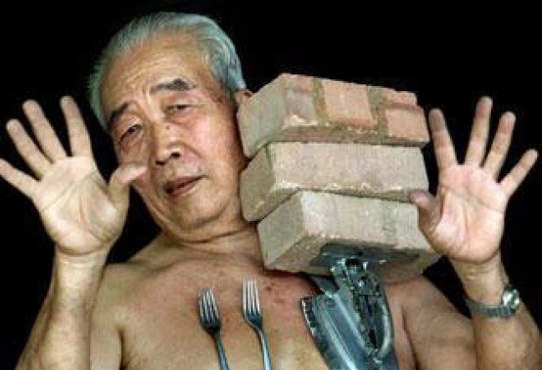 Bí ẩn dị nhân có khả năng hút kim loại khiến thế giới sửng sốt