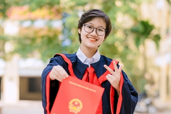 Cuộc gặp định mệnh và câu hỏi của bác sĩ Mỹ khiến cô gái ung thư máu bật khóc