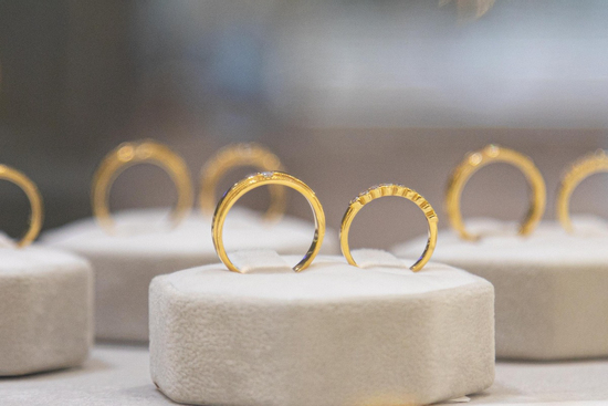 Giá vàng hôm nay 17/4: Tiếp tục đi xuống, mất mốc 4.800 USD/ounce