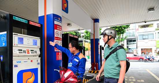 Giá xăng dầu hôm nay 18/4: Dầu thế giới rơi mạnh, trong nước có cơ hội giảm sâu