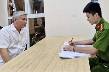 Tạm giữ hình sự tài xế xe sang Mercedes tạt đầu, đấm tài xế taxi