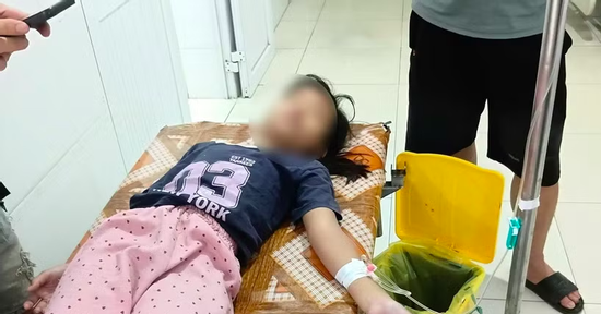 Bộ Y tế vào cuộc vụ hơn 20 người nghi ngộ độc sau khi ăn bánh mì ở Nghệ An