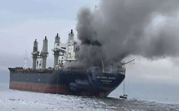 Iran đóng cửa hoàn toàn eo biển Hormuz, nổ súng vào tàu thuyền qua đây