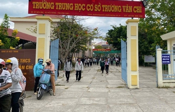 17 học sinh đồng loạt 