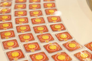 Giá vàng hôm nay 20/4/2026 rơi thẳng đứng, vàng trong nước lao dốc