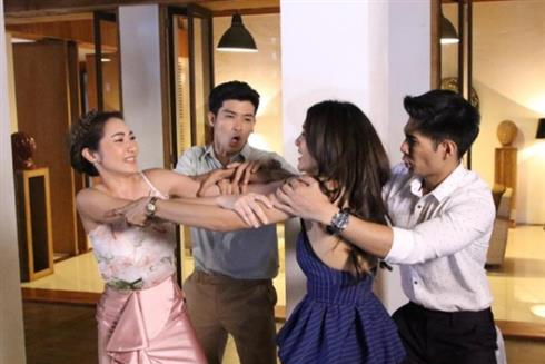 Hùng hổ đi đánh ghen cùng bạn thân, vừa phá cửa khách sạn thấy người đàn ông bên trong, tôi muốn xỉu tại chỗ