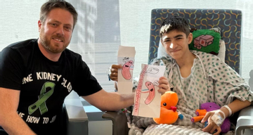 Người hàng xóm tốt bụng hiến thận cứu sống cậu bé 15 tuổi