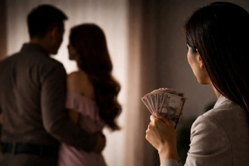 'Tiểu tam' trèo tường lúc nửa đêm, gào khóc yêu chồng chính thất thật lòng, khiến cả gia đình náo loạn