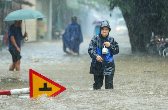 Dự báo thời tiết 10 ngày: Hà Nội đón không khí lạnh gây mưa, nhiệt độ còn 26°C