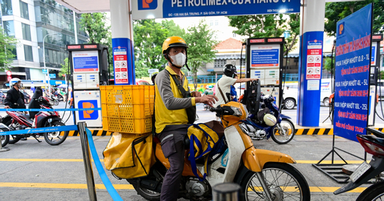 Giá xăng dầu giảm tiếp, có loại hạ tới hơn 3.100 đồng/lít