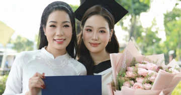 Vợ Công Lý giản dị vẫn xinh, NSND Trịnh Kim Chi khoe con gái 'như hoa hậu'