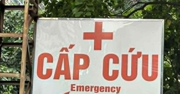 Người phụ nữ bán thịt nhập viện lúc rạng sáng, tay mắc kẹt trong máy xay