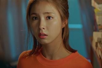 Thấy mẹ chồng lén lút giặt đồ lúc 4 giờ sáng, tôi tức nghẹn nhìn thứ bà đang vò, cất luôn số tiền định biếu