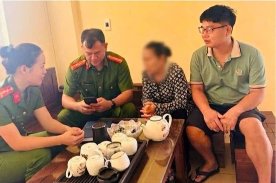 Một người phụ nữ 64 tuổi suýt mất 5.000 USD vì tin lời “người yêu” qua mạng