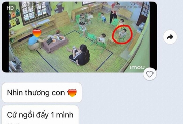 Camera giám sát ghi cảnh con đi mẫu giáo ngồi 1 mình, bố nhắn cho mẹ nói xót con thì bị chỉ ra 