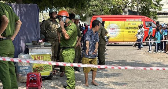 Nam sinh lớp 9 bị bạn đâm tử vong trước cổng trường