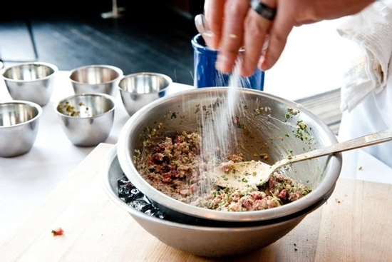 5 thực phẩm càng ăn càng nhanh già, lại là món yêu thích của nhiều người