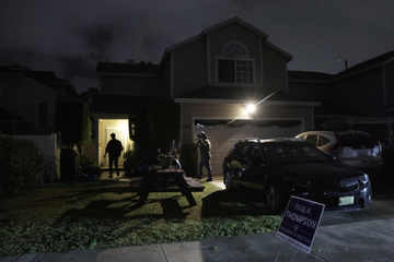 FBI đột kích nhà riêng nghi phạm nổ súng tại tiệc ông Trump dự