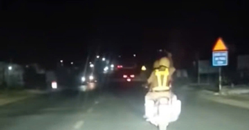 Hai chị em nữ sinh cấp cứu khẩn, CSGT lập tức dùng xe đặc chủng dẫn đường