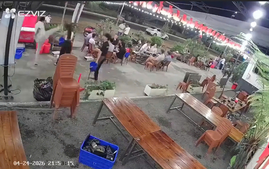 Xác minh clip người đàn ông hành hung nữ quản lý quán nhậu ở Nha Trang