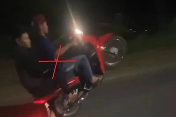 Xử lý thanh niên 17 tuổi “bốc đầu” xe máy đăng lên mạng xã hội