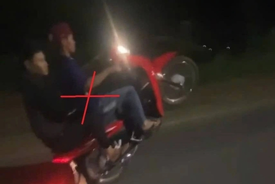 Xử lý thanh niên 17 tuổi “bốc đầu” xe máy đăng lên mạng xã hội