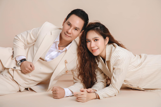 Lấy “ông trùm phòng vé”, tiểu thư Hà thành sinh 4 con đẹp như hoa, tận hưởng cuộc sống như cổ tích trong biệt thự triệu USD