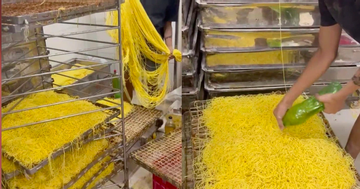 Mì tươi chứa thủy tinh lỏng, nguy cơ tổn thương tiêu hóa như bỏng hóa học