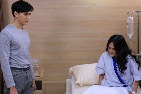 Cho vợ cũ 200 triệu chữa bệnh, con gái cô ấy đưa tôi một lá thư khiến tôi bật khóc