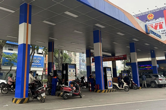 Giá xăng dầu trong nước điều chỉnh trước kỳ nghỉ lễ