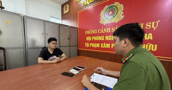 Nam thanh niên sống cùng người yêu hơn mình 15 tuổi rồi trộm 5 cây vàng