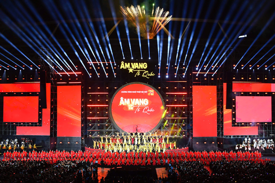 Toàn cảnh đêm nghệ thuật 'Âm vang Tổ quốc' thu hút 40.000 khán giả