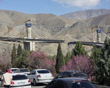 Khoảnh khắc cây cầu lớn nhất ở Iran sụp đổ