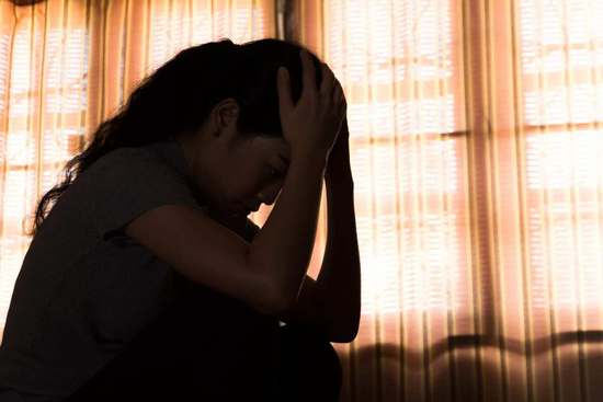 Vay tiền để sống, chồng vẫn không chịu về quê vì sợ 'người ta cười vào mặt'