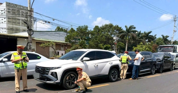 3 vụ tai nạn liên hoàn xảy ra trong 10 phút, 12 ô tô bị hư hỏng