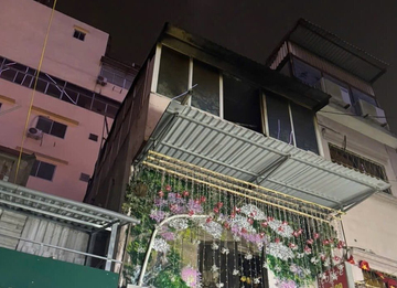 Cháy nhà do nấu ăn, 2 thành viên cứu hỏa bị ngạt khói