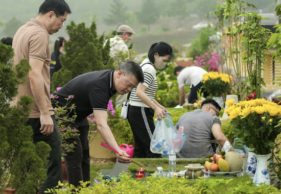 Cúng thanh minh ở nhà trước hay ngoài mộ trước?