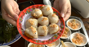 4 món bánh đặc sản tên lạ, giá siêu rẻ, khách ăn chục chiếc chưa chán ở Huế