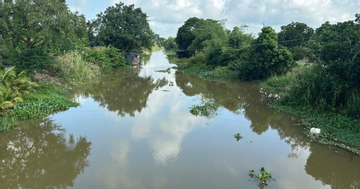 Hai trẻ nhỏ chới với rồi bị nước nhấn chìm, mất tích trên sông