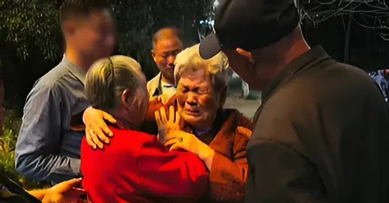 Trở về quê sau 60 năm, nhật ký của cụ bà 80 tuổi khiến nhiều người rơi lệ